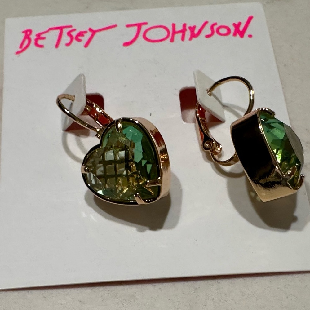 NWT Betsey Johnson Gold and Green Heart Earrings